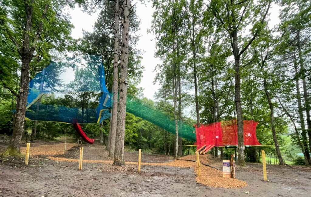 TrampÔforest : des trampolines dans les  arbres en Aveyron au parc animalier Le Saint Hubert